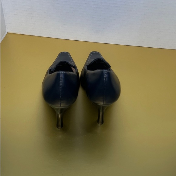 Classic Navy Women's Heels - Picture 4 of 6